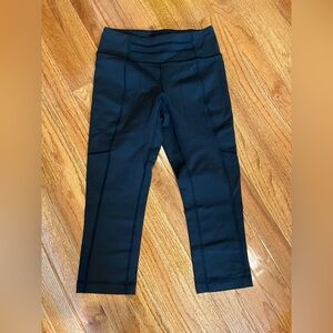 lucy XS black crop leggings. lucypowermax perfect booty collection. Like new